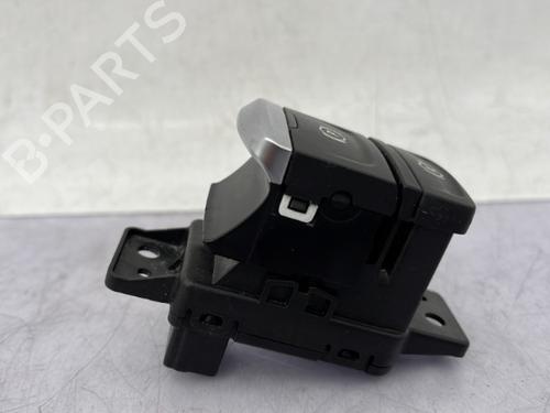 switch-renault-clio-v-b7_-2019-23757925 main image