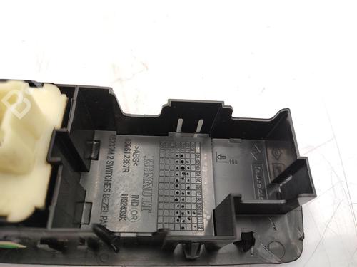 Used Left front window switch RENAULT CLIO IV (BH_) 1.5 dCi 90 (90 hp) 23719519