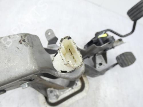 Pedal RENAULT CLIO III (BR0/1, CR0/1) 1.2 16V (BR02, BR0J, BR11, CR02, CR0J, CR11) | BP23700305I4 