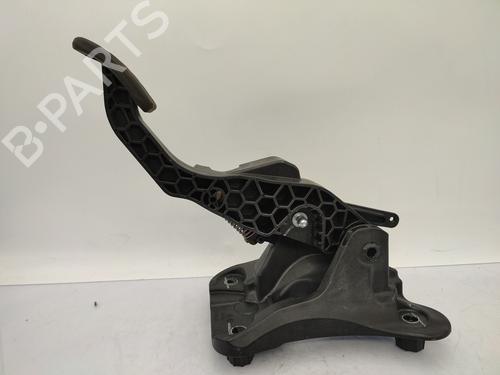 Used Clutch pedal Clutch pedal RENAULT CLIO V (B7_) 1.0 TCe 90 (B7MT) (91 hp) 23663063 23663063