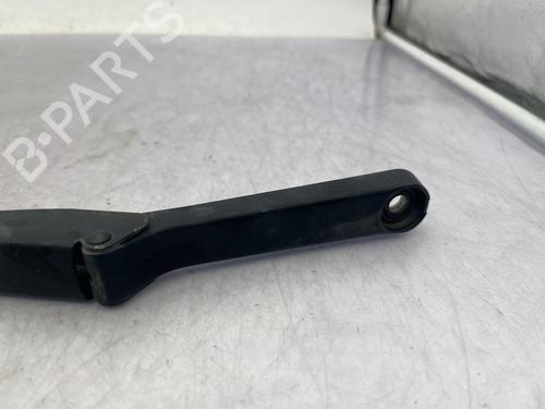 Used Front windshield wiper arm Front windshield wiper arm 37676447 37676447