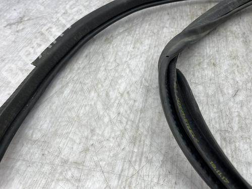 rubber-door-seal-nissan-qashqai-ii-j11-j11_-2013-33037170 main image