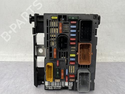 Used Fuse box Fuse box PEUGEOT 407 Coupe (6C_) 2.2 16V (163 hp) 33118199 33118199