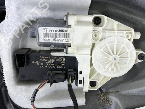 Right front door PEUGEOT 407 (6D_) 2.7 HDi (6DUHZJ, 6DUHZF) | BP27905300C3 
