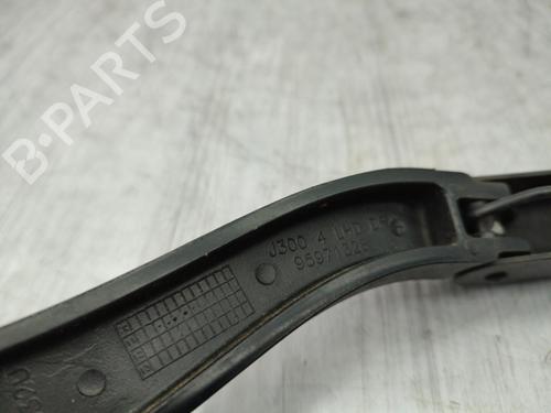 Used Front windshield wiper arm CHEVROLET CRUZE (J300) 2.0 CDI (163 hp) 23711379