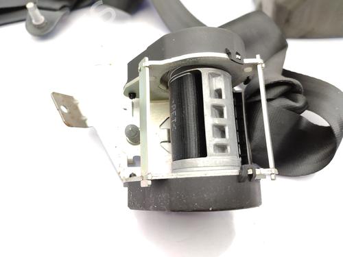 rear-left-seatbelt-citroen-c3-picasso-sh_-2008-23758356 main image