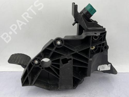 Used Break pedal Break pedal RENAULT TRAFIC III Van (FG_) 1.6 dCi 95 (FGMJ, FGMR) (95 hp) 23681104 23681104