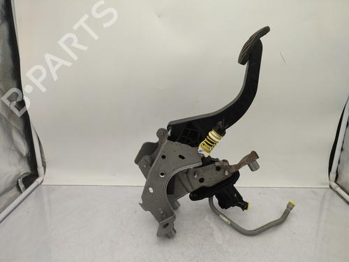 Used Clutch pedal Clutch pedal RENAULT MEGANE IV Hatchback (B9A/M/N_) 1.5 dCi 110 (B9A3) (110 hp) 25001201 25001201
