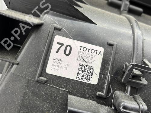 Used Heater matrix box Heater matrix box TOYOTA YARIS (_P13_) 1.5 Hybrid (NHP130_, NHP130) (101 hp) 31752192 31752192