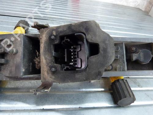 Used Lamp holder RENAULT SCÉNIC II (JM0/1_) 1.9 dCi (JM0G, JM12, JM1G, JM2C) (120 hp) 23689462