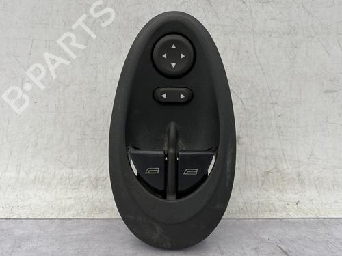 Mando elevalunas delantero izquierdo IVECO DAILY III Van 35 C 12 V, 35 S 12 V (AGKA43A2, AGKB43A2, AGKB46A2,... (116 hp) 31117542