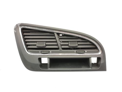 Used Air vent PEUGEOT 5008 (0U_, 0E_) 1.6 HDi (110 hp) 23681611