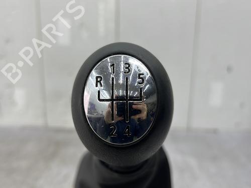 Used Shift knob Shift knob RENAULT TWINGO II (CN0_) 1.2 16V (CN04, CN0B) (75 hp) 33707913 33707913