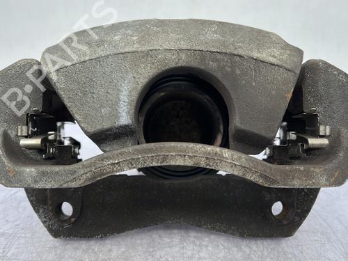 Used Right front brake caliper Right front brake caliper TOYOTA RAV 4 III (_A3_) 2.2 D 4WD (ALA30_, ALA30R) (177 hp) 23681685 23681685