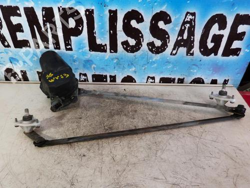 Used Front wiper motor FORD MAVERICK (UDS, UNS) 2.7 TD (100 hp) 23666778