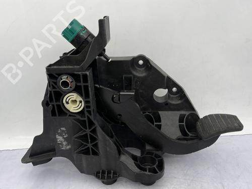 Used Break pedal RENAULT TRAFIC III Van (FG_) 1.6 dCi 95 (FGMJ, FGMR) (95 hp) 23681104