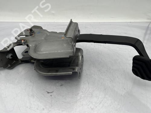 Used Break pedal DACIA SANDERO III 1.0 TCe 100 ECO-G (101 hp) 23761381
