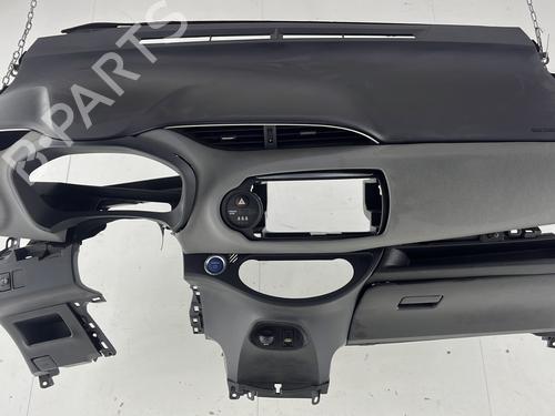 Used Dashboard Dashboard TOYOTA YARIS (_P13_) 1.5 Hybrid (NHP130_, NHP130) (101 hp) 31712152 31712152