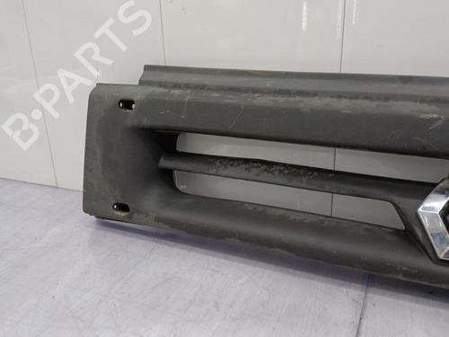 Used Grille RENAULT MASTER I Van (T__) 28-35 2,5 D (75 hp) 23675277