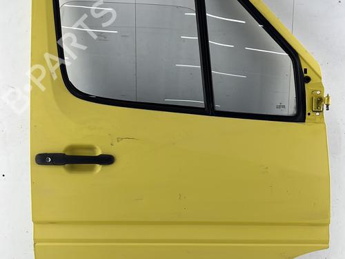 Used Right front door MERCEDES-BENZ SPRINTER 2-t Van (B901, B902) 211 CDI (901.661, 901.662, 902.661, 902.662) (109 hp) 30479051