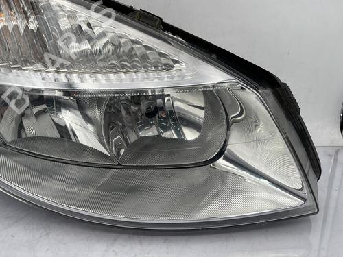 Right headlight RENAULT SCÉNIC II (JM0/1_) 1.9 dCi (JM14) | BP30132275C29 