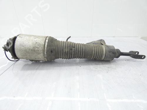 Used Right rear shock absorber Right rear shock absorber VW PHAETON (3D1, 3D2, 3D3, 3D4, 3D6, 3D7, 3D8, 3D9) 4.2 V8 4motion (335 hp) 23699049 23699049