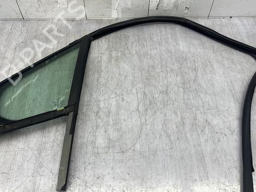 Vidro triangular frente esquerdo PEUGEOT 308 I (4A_, 4C_) 1.6 HDi (109 hp) 31754928