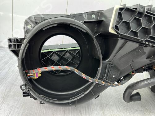 Heater matrix box VW GOLF VI (5K1) 2.0 TDI | BP23878635M61 