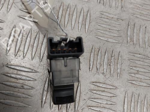 Used Right front window switch Right front window switch SUZUKI SWIFT III (MZ, EZ) 1.3 DDiS (RS413D) (69 hp) 23746014 23746014