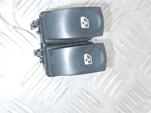 Interrupteur de vitre avant gauche RENAULT CLIO III (BR0/1, CR0/1) 1.5 dCi (C/BR0G, C/BR1G) (68 hp) 30650785