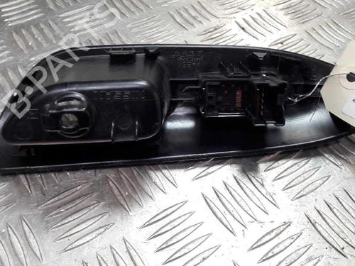 Used Right rear window switch Right rear window switch NISSAN JUKE (F15) 1.2 DIG-T (115 hp) 23716478 23716478