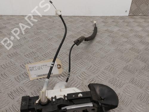 Venstre fortil lås PEUGEOT 5008 (0U_, 0E_) 2.0 HDi 150 / BlueHDi 150 (150 hp) 31184035