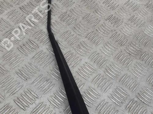 Used Front windshield wiper arm VW POLO (9N_, 9A_) 1.9 TDI (101 hp) 23735807