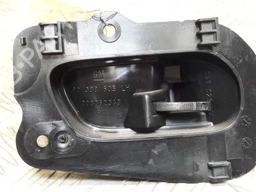 Used Front left interior door handle OPEL CORSA B (S93) 1.2 i 16V (F08, F68, M68) (65 hp) 23658481