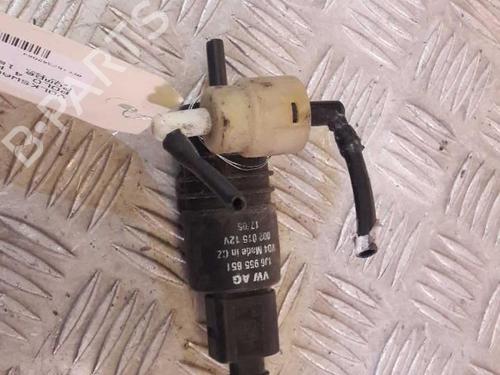 Used Washer pump Washer pump VW POLO IV (9N_, 9A_) 1.2 12V (64 hp) 23733578 23733578