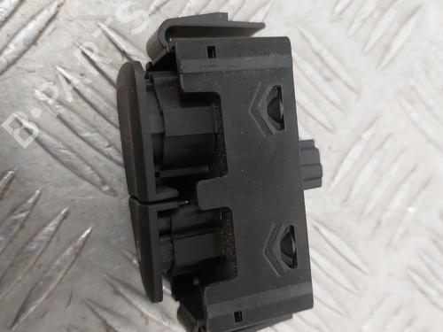 Used Warning switch Warning switch DACIA LODGY (JS_) 1.5 dCi (JSMC, JSAF) (107 hp) 24631379 24631379