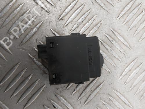 Used Headlight switch Headlight switch NISSAN JUKE (F15) 1.6 (117 hp) 28689403 28689403