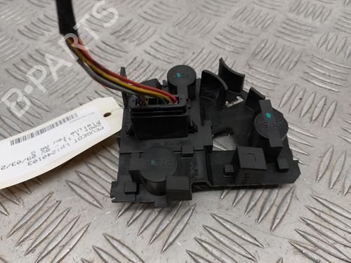 lamp-holder-peugeot-206-2l_-2m_-2009-2010-2011-2012-2013-23747349 main image