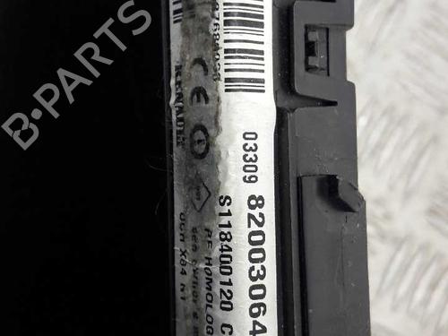 Used Fuse box Fuse box 23736879 23736879