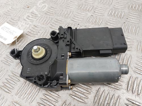 Used Right front window motor Right front window motor VW GOLF IV (1J1) 1.4 16V (75 hp) 28053910 28053910