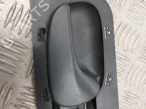 Used Front right interior door handle RENAULT LAGUNA I (B56_, 556_) 1.6 16V (B568, B561) (107 hp) 23659147