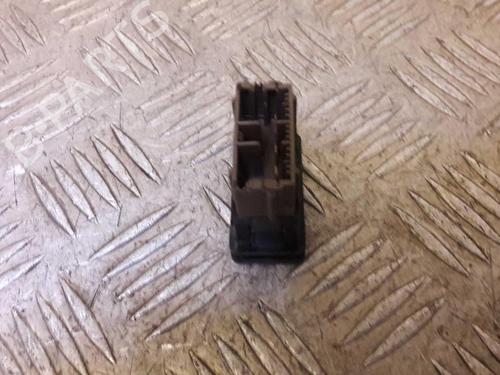 Used Switch Switch PEUGEOT 405 II Break (4E) 1.9 D (69 hp) 23728036 23728036