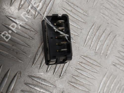 Used Left front window switch Left front window switch CITROËN XSARA (N1) 1.9 TD (90 hp) 25216387 25216387