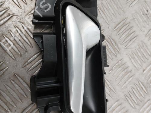 Venstre foran invendig håndtak PEUGEOT 208 II (UB_, UP_, UW_, UJ_) 1.2 PureTech 100 (101 hp) 30368424