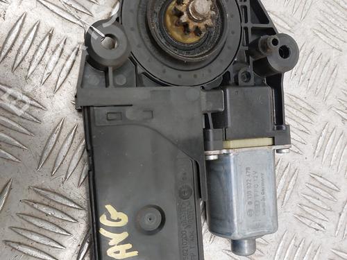 Rudehejsemotor forskærm venstre RENAULT MEGANE III Hatchback (BZ0/1_, B3_) 1.9 dCi (BZ0N, BZ0J) | BP29698866E21 