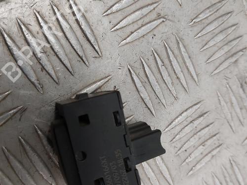 Used Right rear window switch Right rear window switch PEUGEOT 307 Break (3E) 2.0 HDI 110 (107 hp) 26521728 26521728