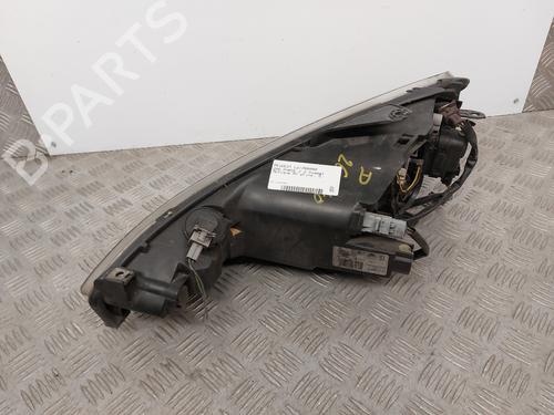 Used Right headlight Right headlight PEUGEOT 206 Hatchback (2A/C) 2.0 HDI 90 (90 hp) 33019454 33019454