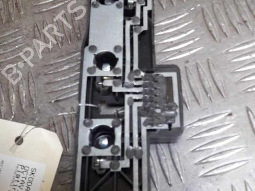 Used Lamp holder Lamp holder SKODA OCTAVIA I Combi (1U5) 1.9 TDI (100 hp) 23657510 23657510