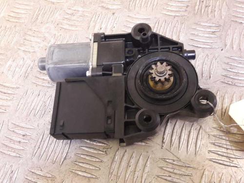 Rudehejsemotor forskærm højre RENAULT MEGANE III Hatchback (BZ0/1_, B3_) 1.5 dCi (86 hp) 23724119