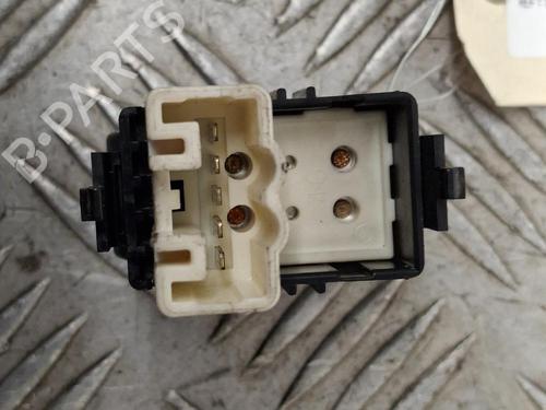 Mando elevalunas delantera derecho Mando elevalunas delantera derecho TOYOTA YARIS (_P1_) 1.0 (SCP10_, SCP10R) (65 hp) 37459366 37459366